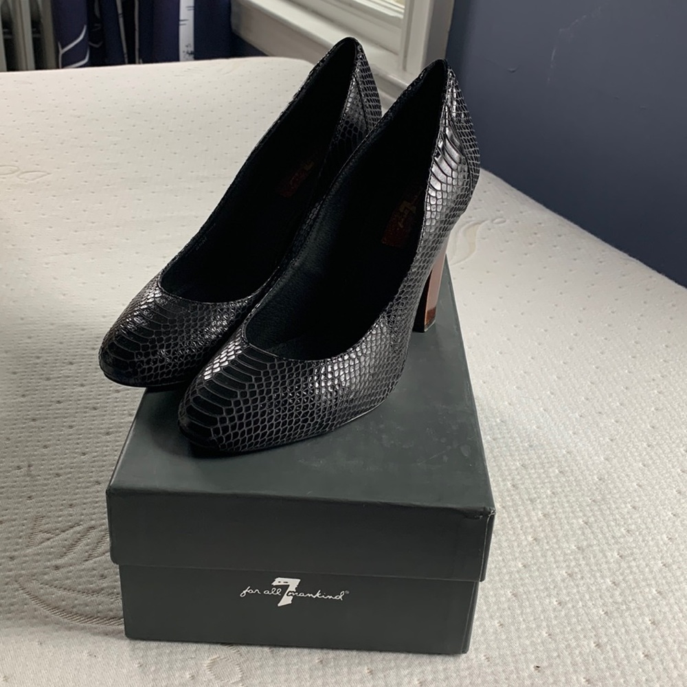 7 for all mankind black leather pumps